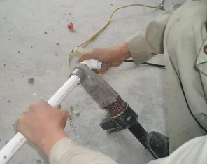 聂荣漏水维修电话